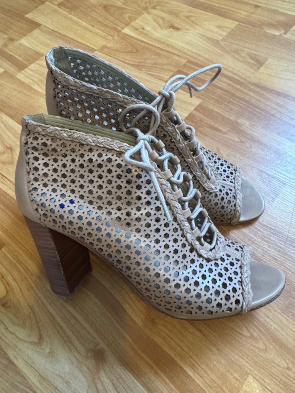 Via spiga Elegant Cream‎ 8.5 Lace-Up slip on Women's Heel booties - Picture 2 of 6
